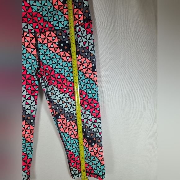 Victorias secret knock out crop leggings- 25 inches long size small - Picture 3 of 4